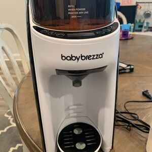 Baby Brezza White Formula Dispenser